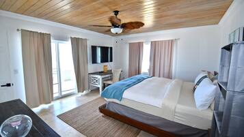 4 dormitorios, escritorio, tabla de planchar con plancha y cuna de viaje