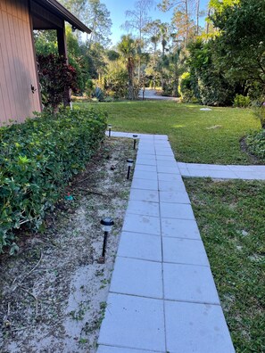 المنطقة المحيطة بالمنشأة