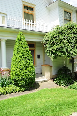 Exterior detail. Apartment on the Park