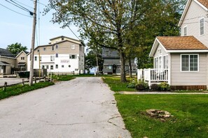 Exterior - The Lilly Pad • Charming 1BR • Walk to Sylvan Beach (Sylvan Beach)