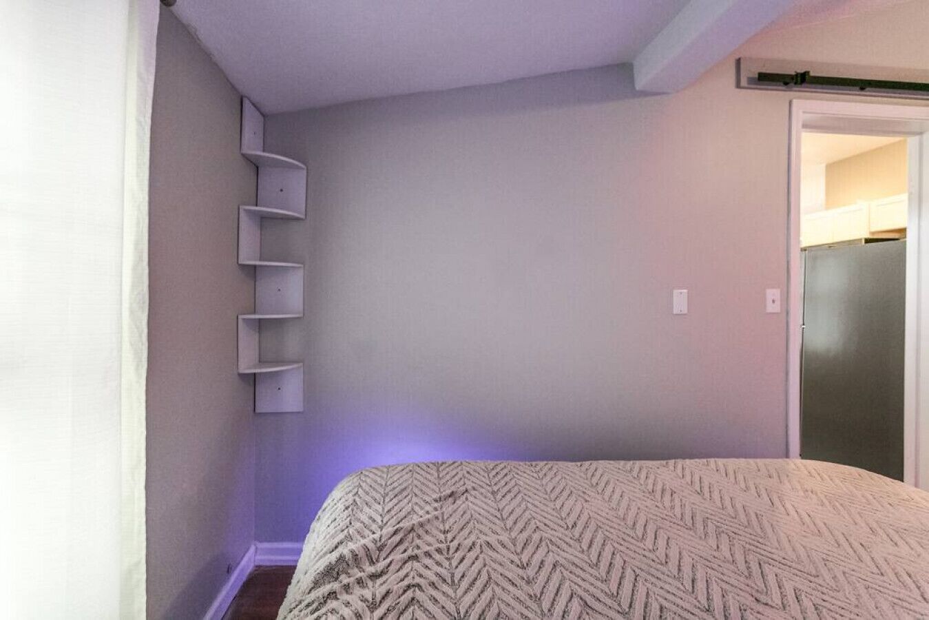 1 chambre, bureau, fer et planche à repasser, Wi-Fi gratuit