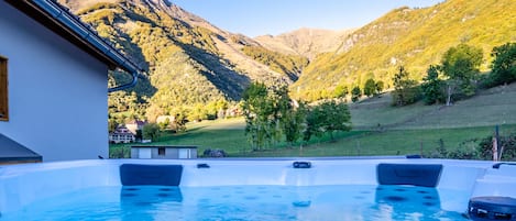 Bañera de hidromasaje al aire libre