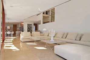 TV, DVD player - Luxury Villa with Panoramic Views - Puerto Banus (Marbella)