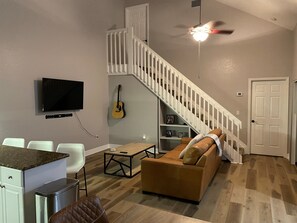 Smart TV, fireplace, books, stereo