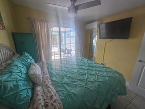 1 bedroom, WiFi - The Sea Turtle  (Nokomis)