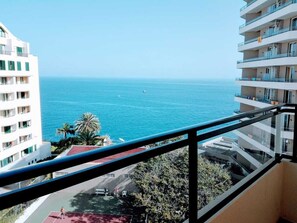 Property grounds - 2 Towers Sea View in Funchal Swimming Pool & Tennis (Funchal)