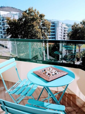 Outdoor dining - 2 Towers Sea View in Funchal Swimming Pool & Tennis (Funchal)