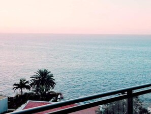 Property grounds - 2 Towers Sea View in Funchal Swimming Pool & Tennis (Funchal)