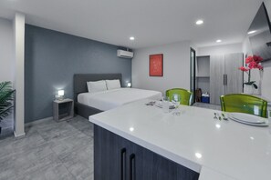 1 bedroom, in-room safe, iron/ironing board, free WiFi