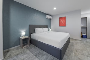 1 quarto, cofres nos quartos, ferros/tábuas de passar roupa