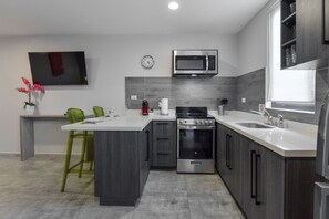 Coffee/tea maker, fridge, microwave, oven