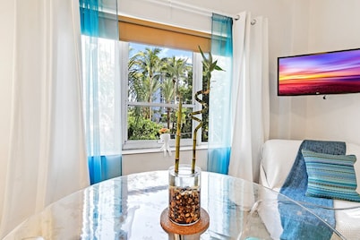 Beautiful Studio with POOL & Mini-gym in the heart of SOUTH BEACH!!!