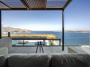 Superb Sea View Suite, Private Pool | 1 bedroom, hypo-allergenic bedding, minibar, in-room safe