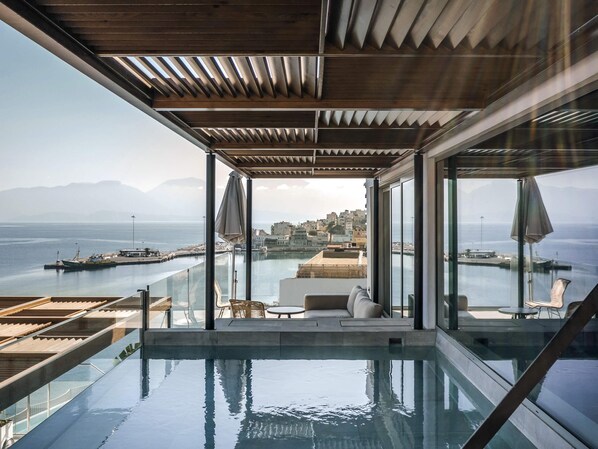 Superb Sea View Suite, Private Pool | 1 slaapkamer, hypoallergeen beddengoed, een minibar