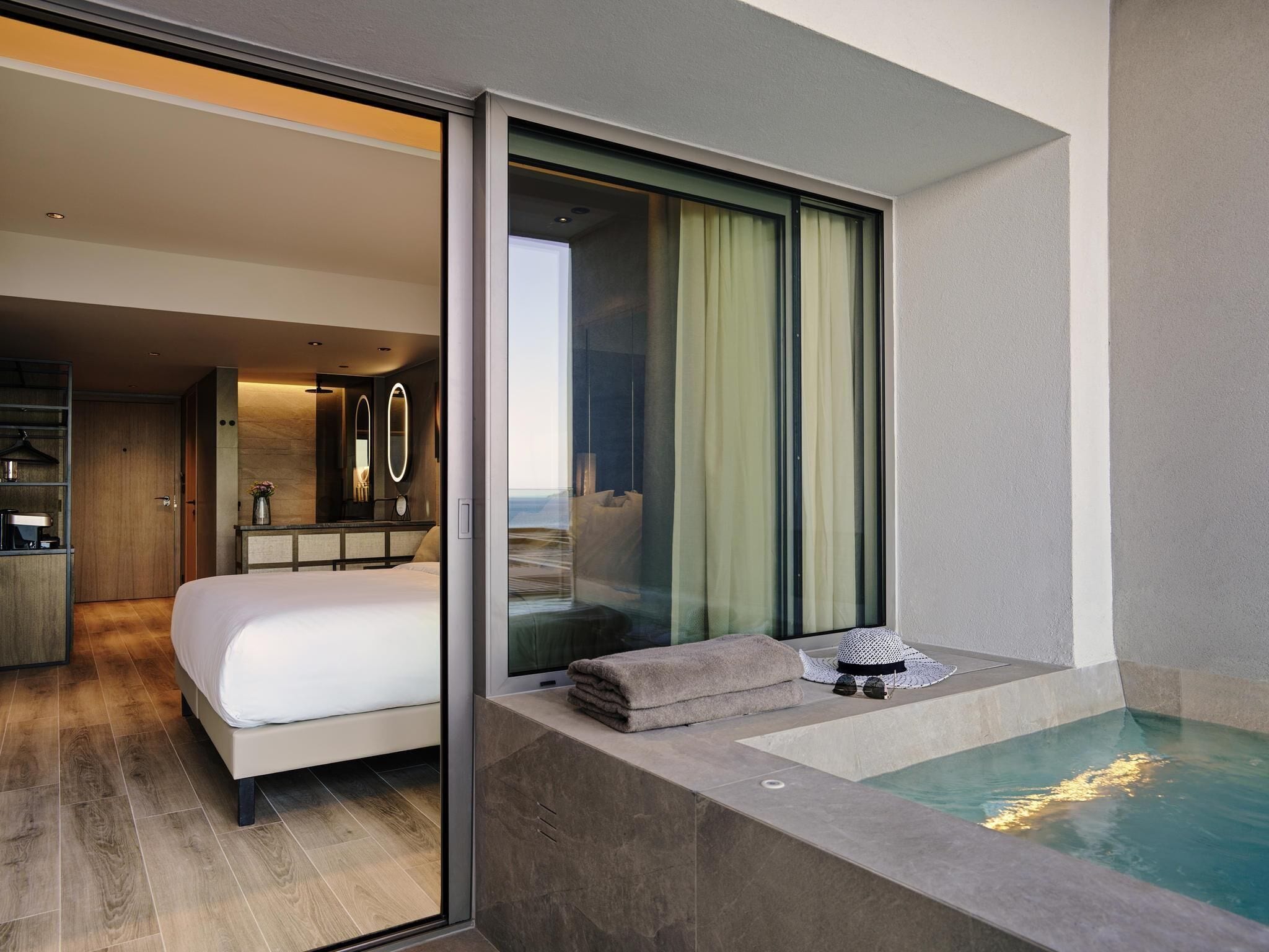 Deluxe Retreat with Plunge Pool, Atrium View | Bộ đồ giường kháng dị ứng, minibar, két bảo mật tại phòng 