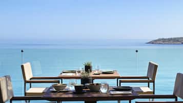 2 restaurants, breakfast served