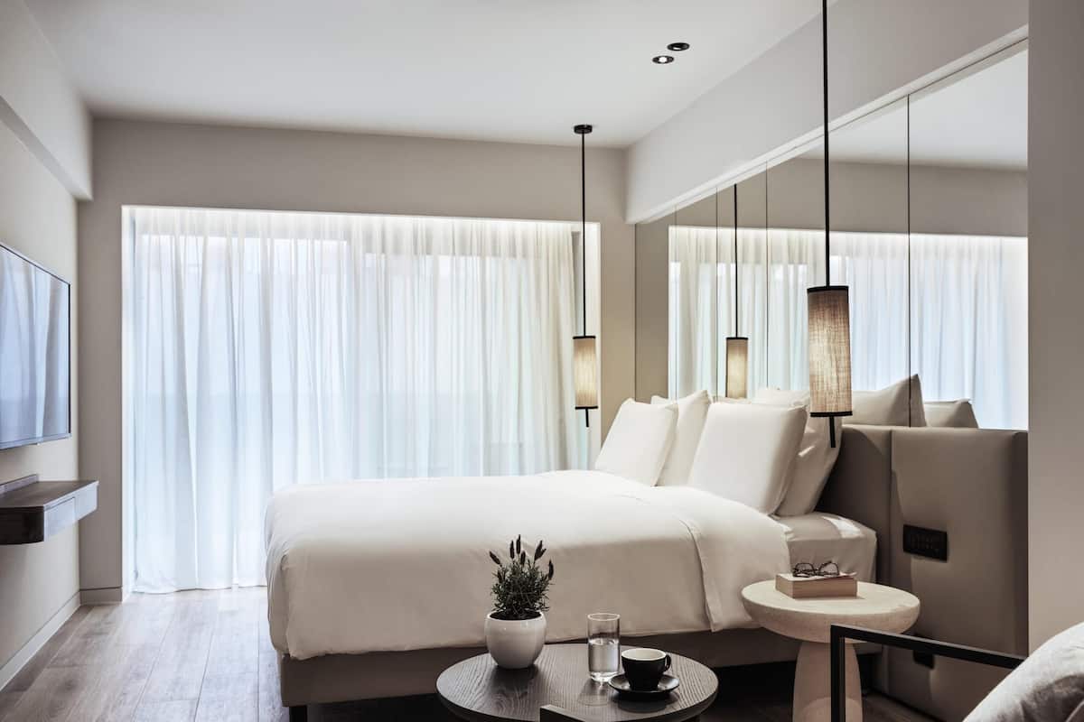 Superior Retreat | Hypo-allergenic bedding, minibar, in-room safe, blackout curtains