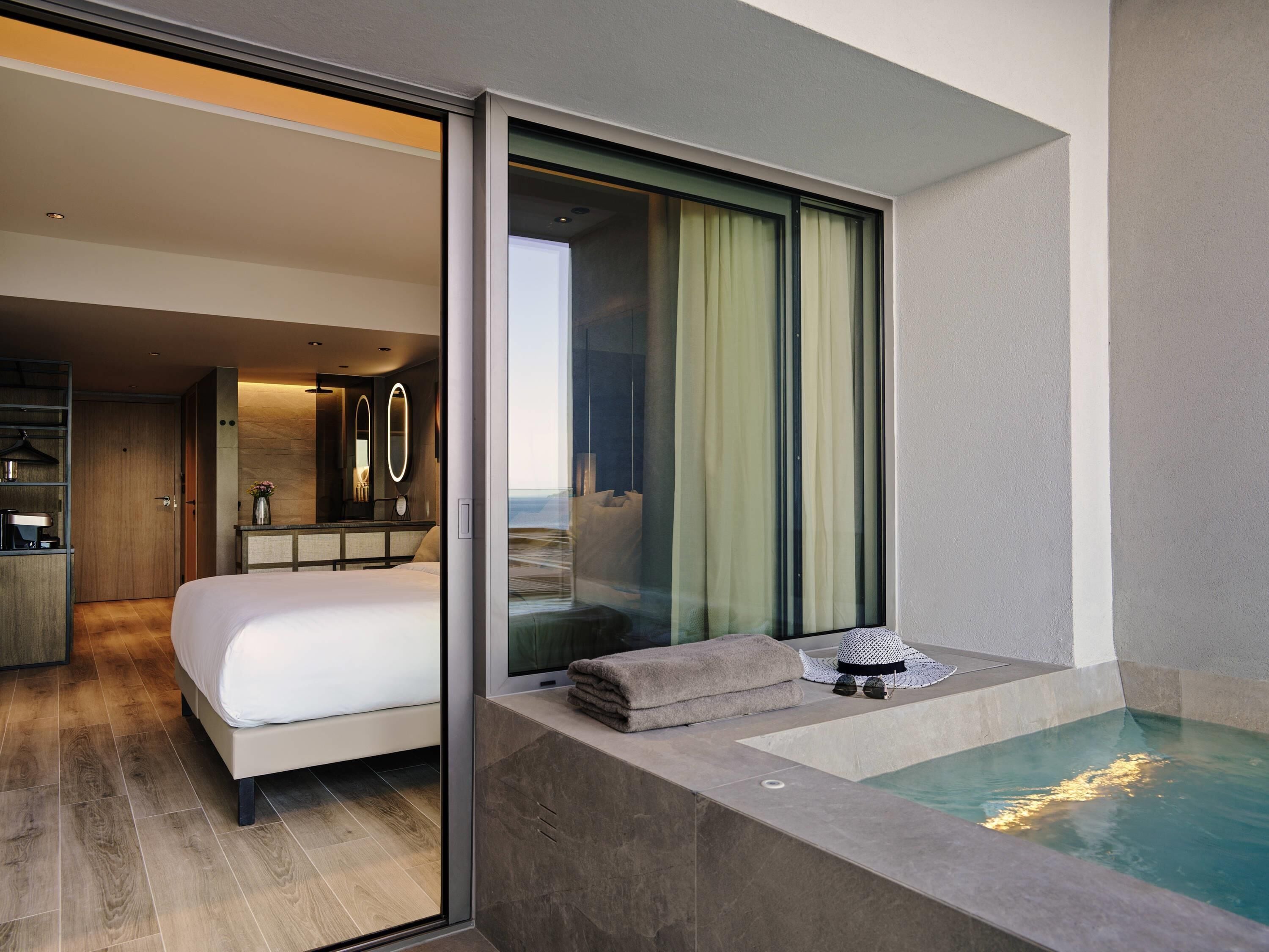 Deluxe Retreat with Plunge Pool, Atrium View | Hypo-allergenic bedding, minibar, in-room safe, blackout drapes