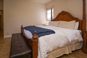 4 slaapkamers, een strijkplank/strijkijzer, gratis wifi, beddengoed