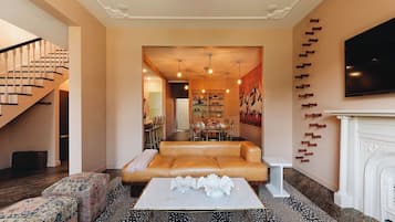 Casa estándar | Cocina privada | Microondas, cafetera y tetera y toallas de papel