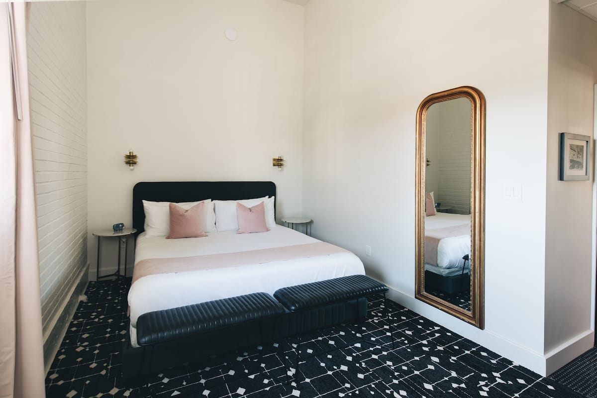 Junior King Suite | 1 bedroom, premium bedding, free minibar items, laptop workspace