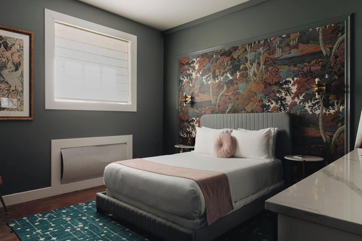 First Floor Queen Standard | Premium bedding, minibar (some free items), laptop workspace