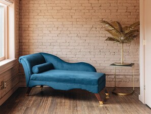 Bellwether House | Premium bedding, free minibar items, individually decorated - The Bellwether Hotel (Louisville)