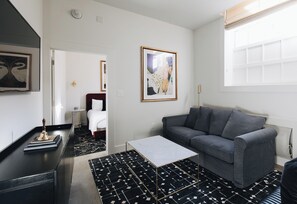 Suite – superior, 1 kingsize-seng med sovesofa | Sengetøy av topp kvalitet og minibarvarer (inkludert)