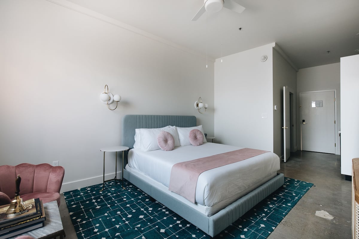First Floor King Standard | 1 bedroom, premium bedding, free minibar items, laptop workspace