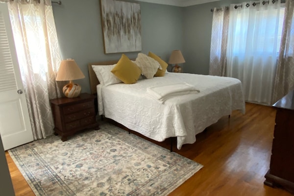 5 bedrooms, iron/ironing board, free WiFi, bed sheets