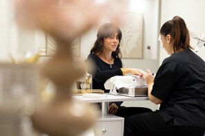 Couples treatment room(s), hot tub, steam room, body treatments