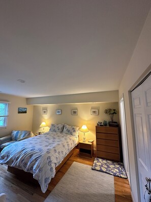 3 bedrooms, desk, iron/ironing board, free WiFi