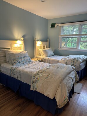 3 habitaciones, escritorio, tabla de planchar con plancha y wifi gratis 