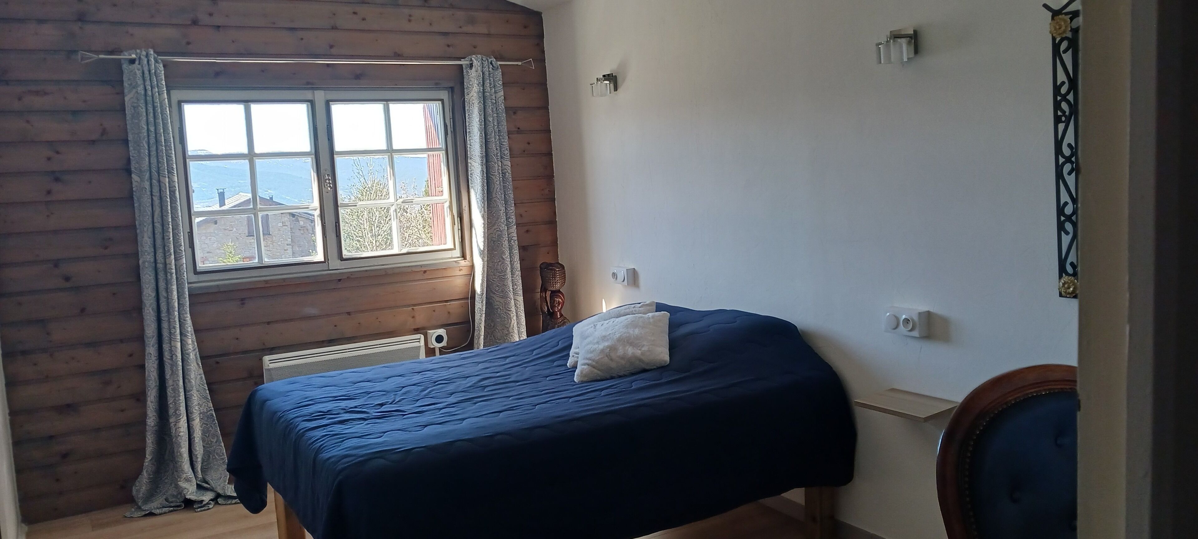 4 bedrooms, iron/ironing board, travel crib, free WiFi