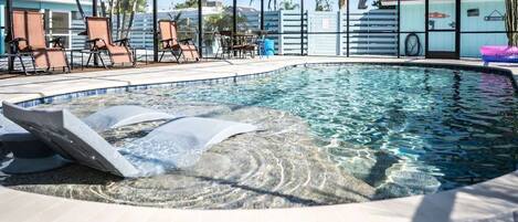 Piscina all'aperto, una piscina riscaldata