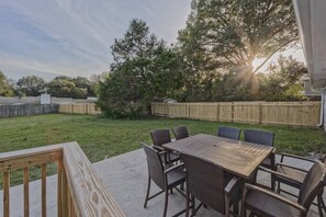 Outdoor dining - Modernized home - Ready for your family! 3 bedroom/2bathrooms, NO STAIRS (Alabaster)