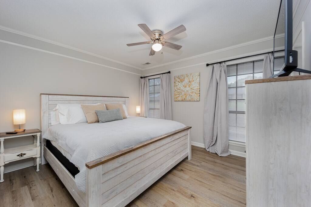 3 bedrooms, desk, iron/ironing board, travel cot
