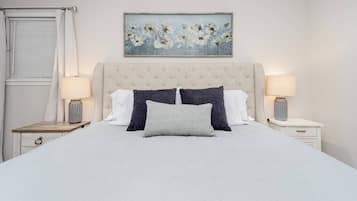 3 bedrooms, desk, iron/ironing board, free WiFi