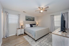 3 bedrooms, desk, iron/ironing board, free WiFi - Modernized home - Ready for your family! 3 bedroom/2bathrooms, NO STAIRS (Alabaster)