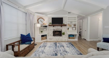 Modernized home - Ready for your family! 3 bedroom/2bathrooms, NO STAIRS
