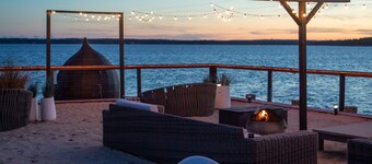 Aqua by American Beech - Deluxe with 2 Queen