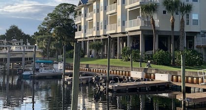 The Salty Snook in Suwannee, FL BEST LOCATION in Complex with Private Boat Slip!