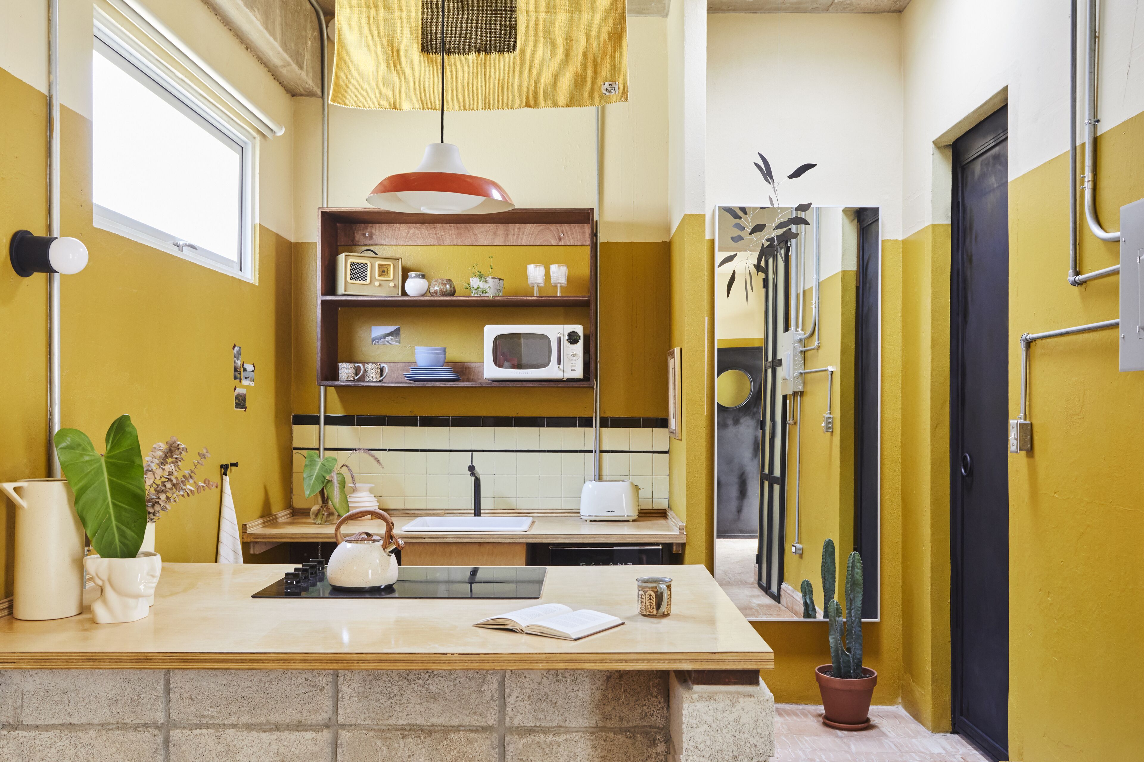 Design Apartment | Private kitchen | Microwave, coffee/tea maker, electric kettle, toaster