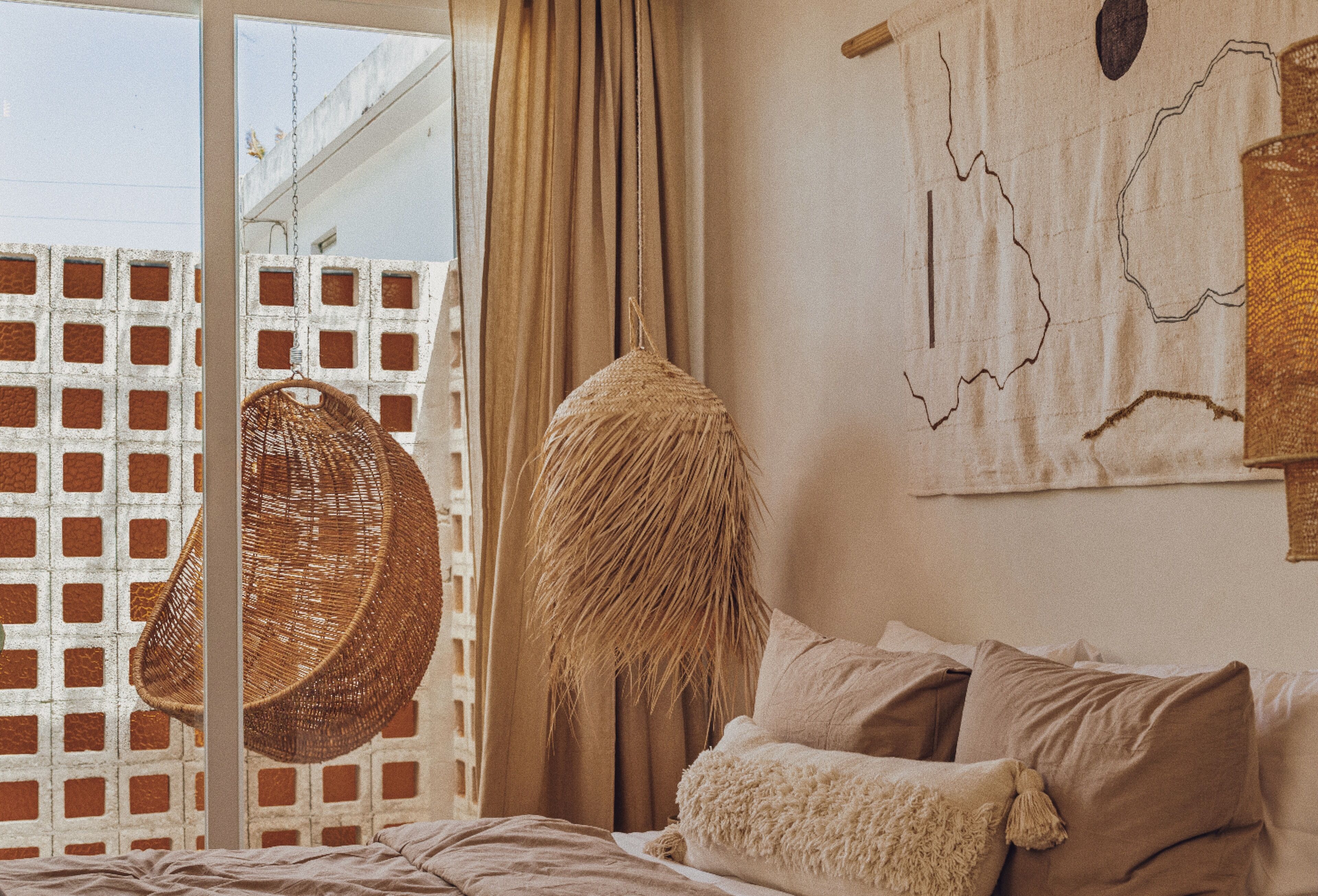 Signature Studio Suite | Living area | 43-inch flat-screen TV with digital channels, TV