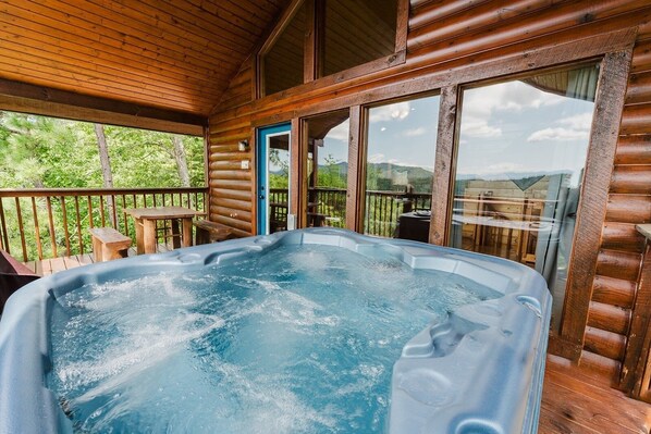 Outdoor spa tub