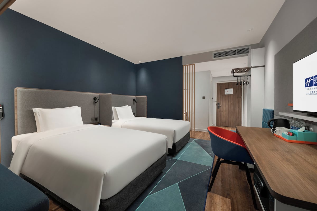 1 bedroom, premium bedding, down duvets, minibar