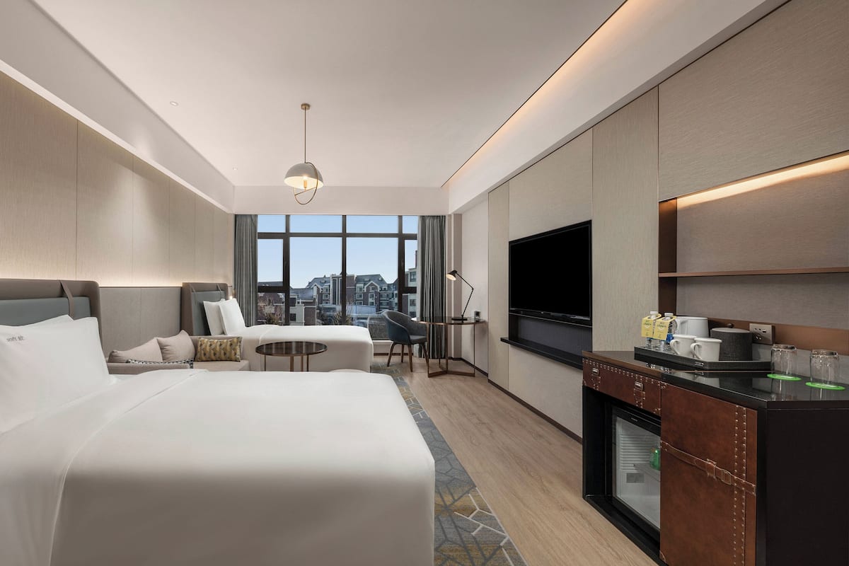 1 bedroom, premium bedding, down duvets, minibar