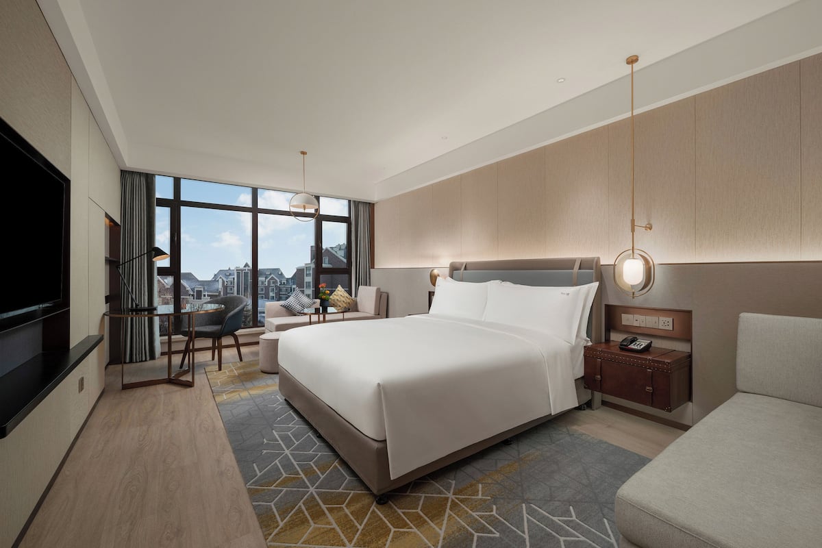 1 bedroom, premium bedding, down duvets, minibar