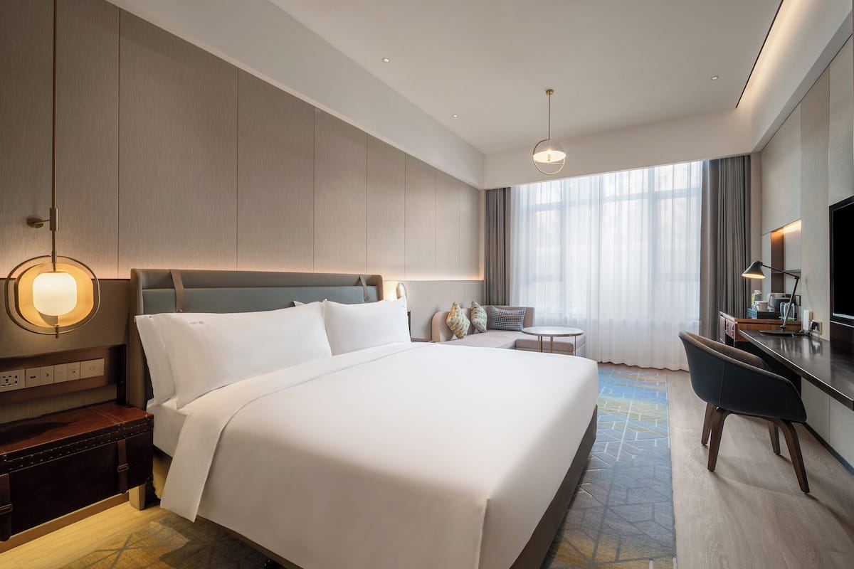 1 bedroom, premium bedding, down duvets, minibar