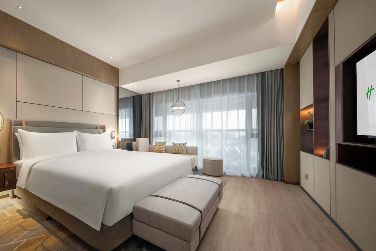 1 bedroom, premium bedding, down duvets, minibar